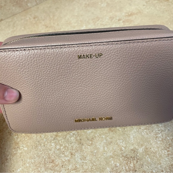 NWT! Rare Michael Kors Makeup Bag in Fawn - Picture 9 of 14